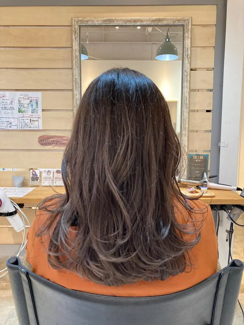 セミロング カラー アッシュ アッシュグレー アッシュグレージュ ブリーチ グレージュ 【女性指名No.1】 西口直子のヘアスタイル