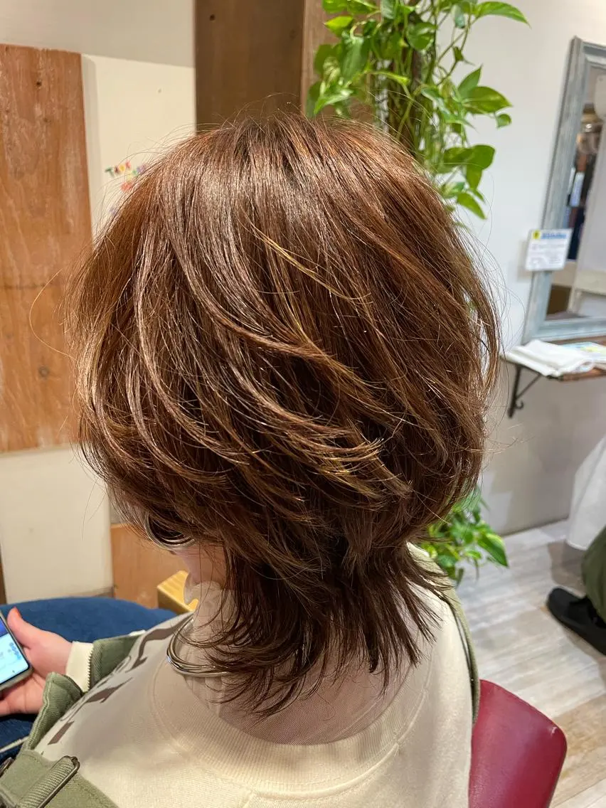 ショート カラー ウルフカット ナカムラ イヅミのヘアスタイル
