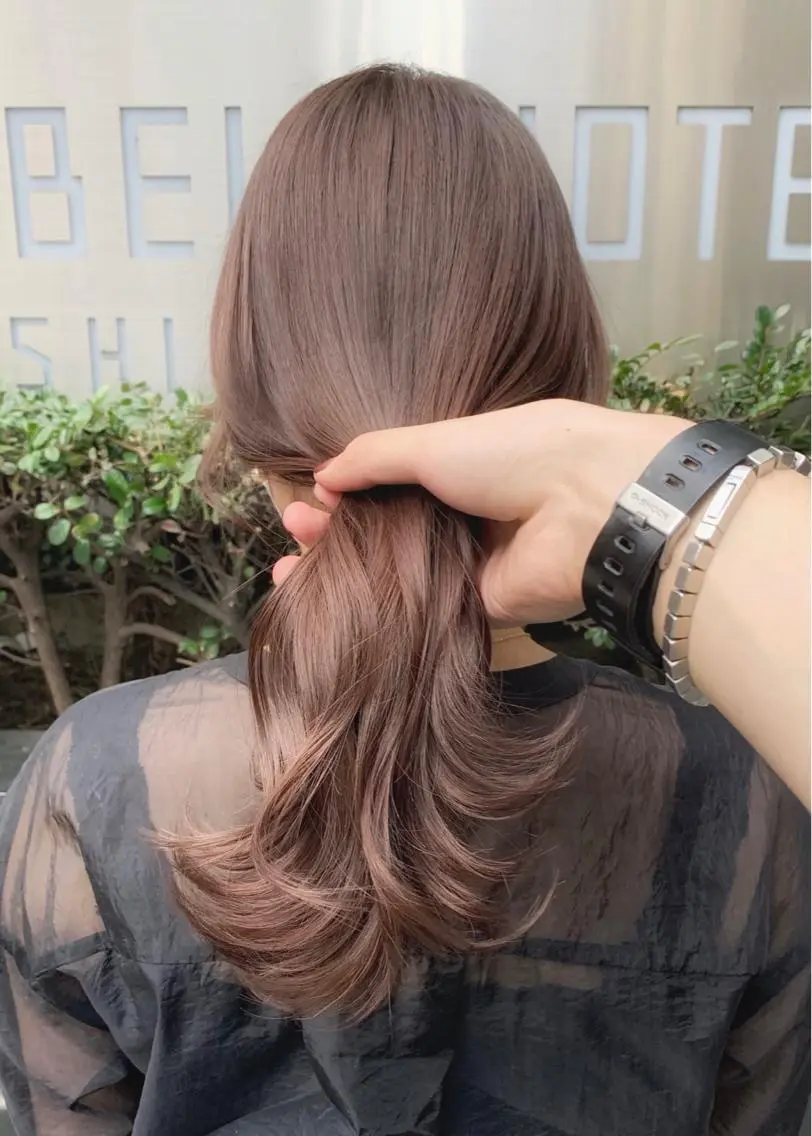セミロング カラー グレージュ ラベンダーカラー ラベンダーグレージュ ラベンダーグレー カット ヘアカラー トリートメント 矢野 晃平のヘアスタイル