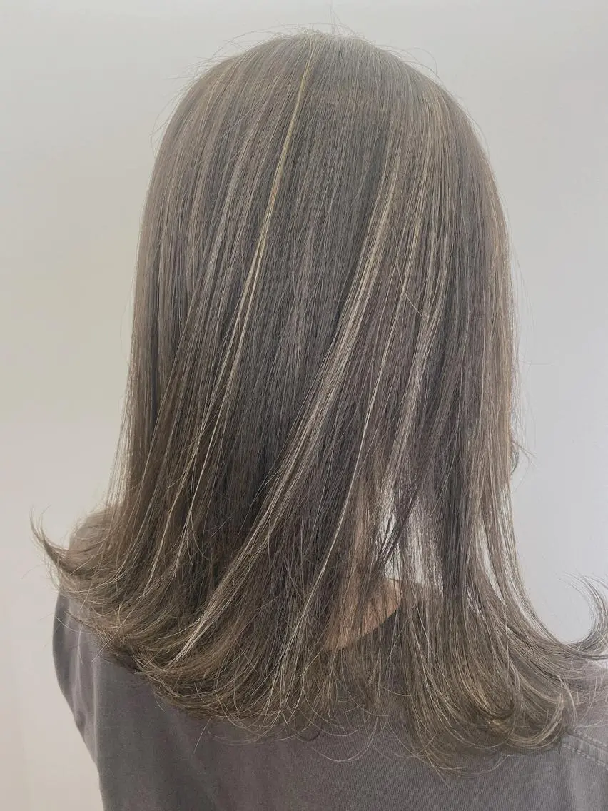 ミディアム ハイライト カット ヘアカラー 上川 開生のヘアスタイル