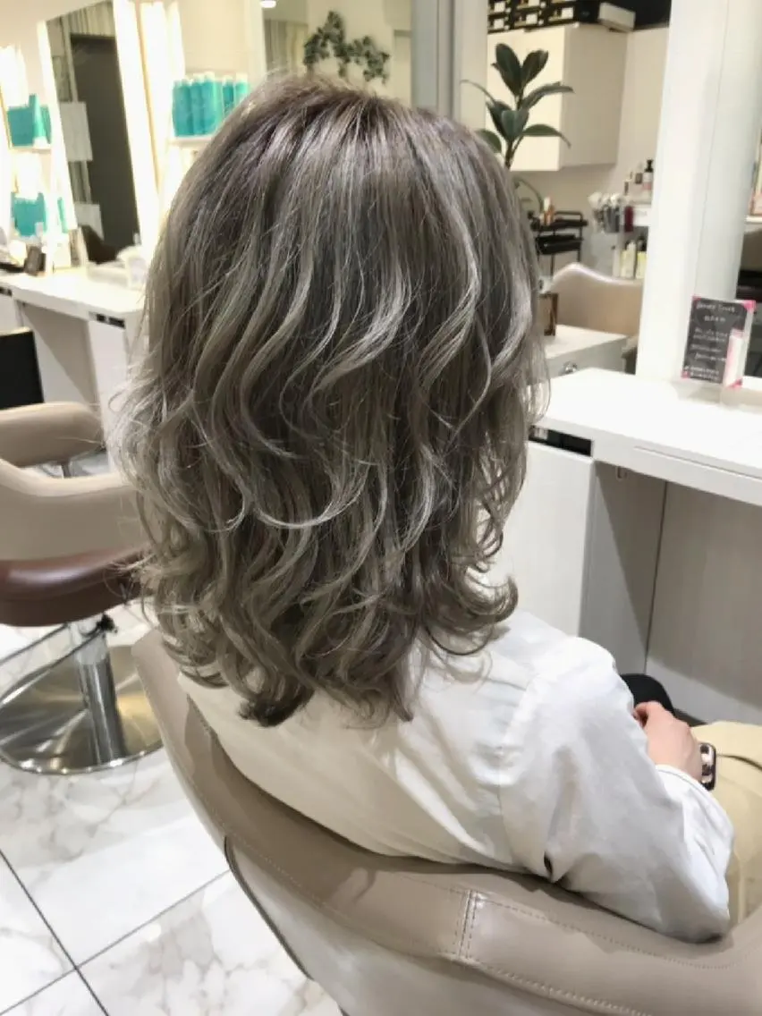ミディアム カラー ダブルカラー グレージュ ＡＳＨ大宮/ブリーチ 髪質改善/カラーのヘアスタイル