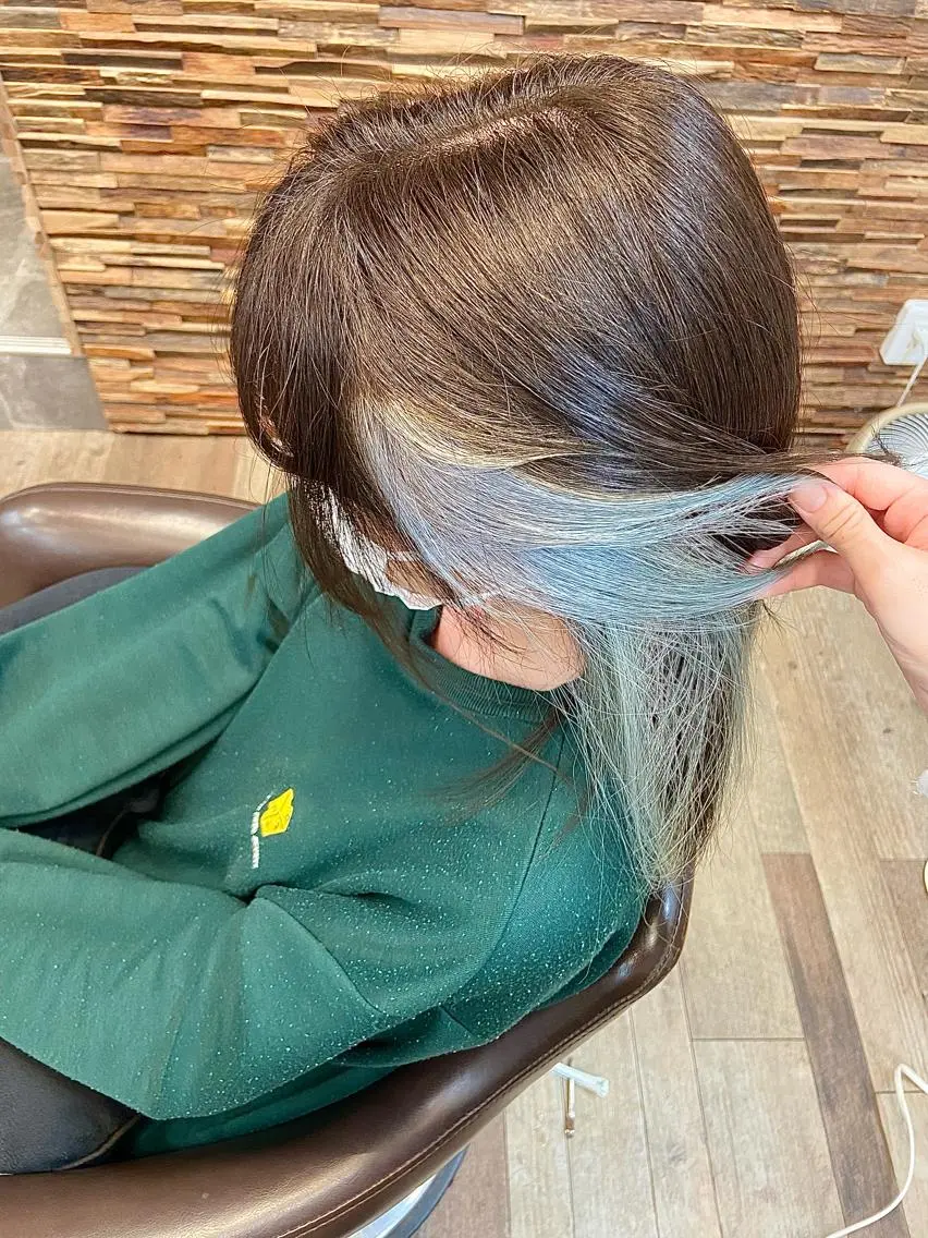 セミロング カラー 渡辺 ゆみのヘアスタイル