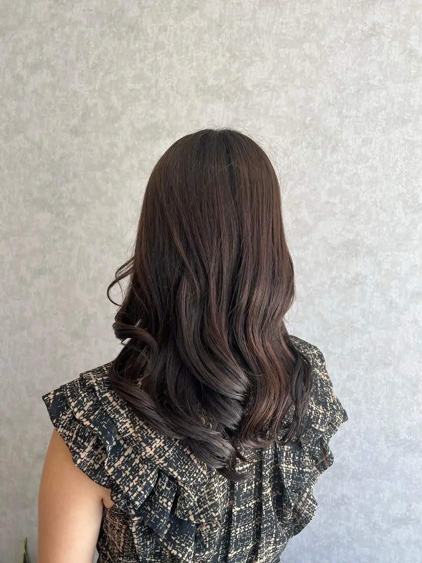 セミロング Rio/ヘアセット/ ハイトーンカラーのヘアスタイル