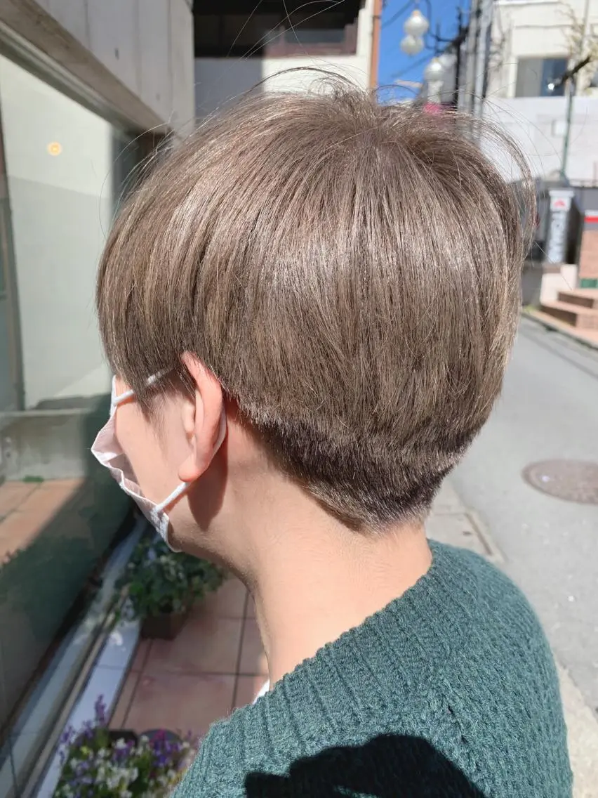 ショート カラー 薄田 珠美のヘアスタイル