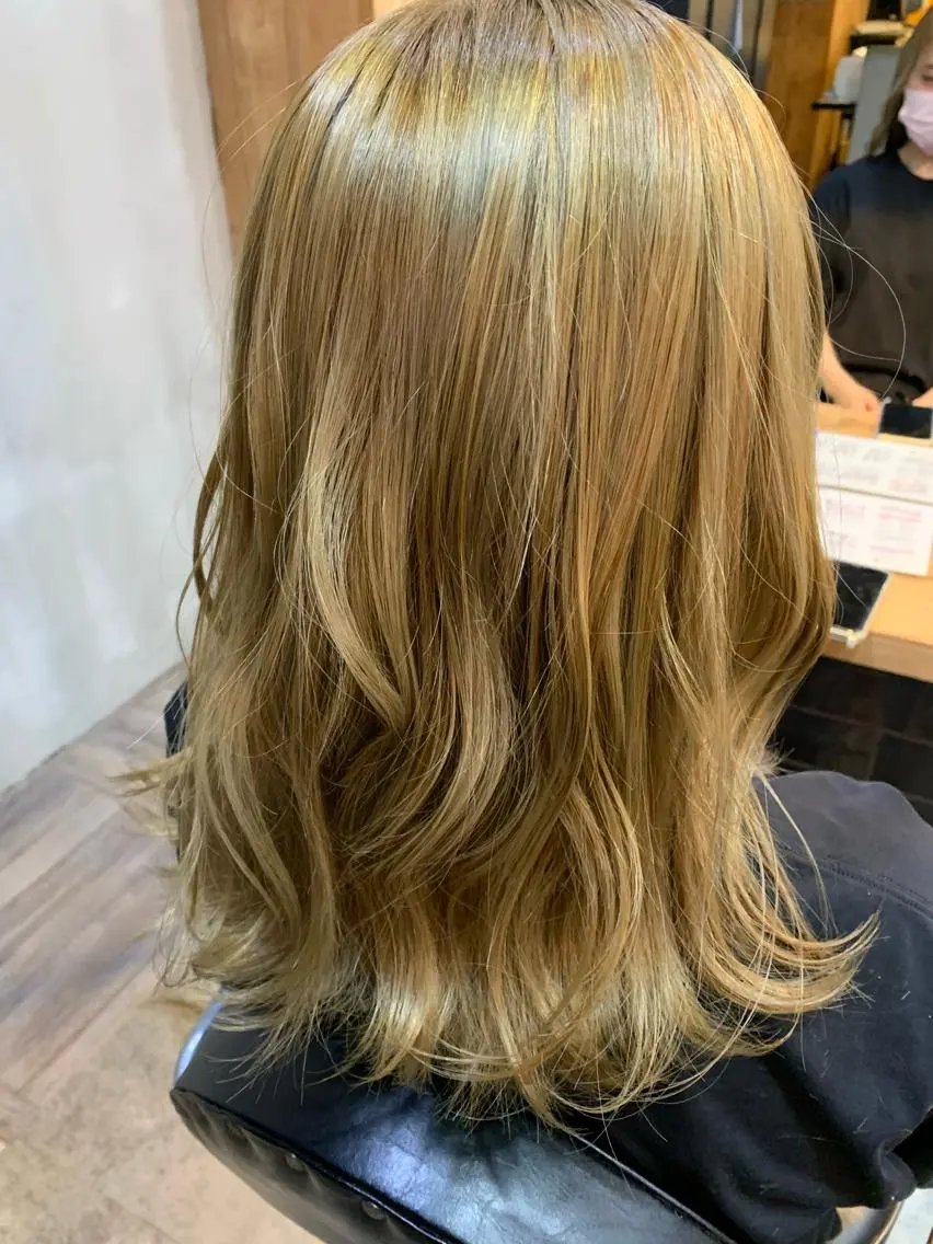 ミディアム カラー ダブルカラー 河田 寧生のヘアスタイル