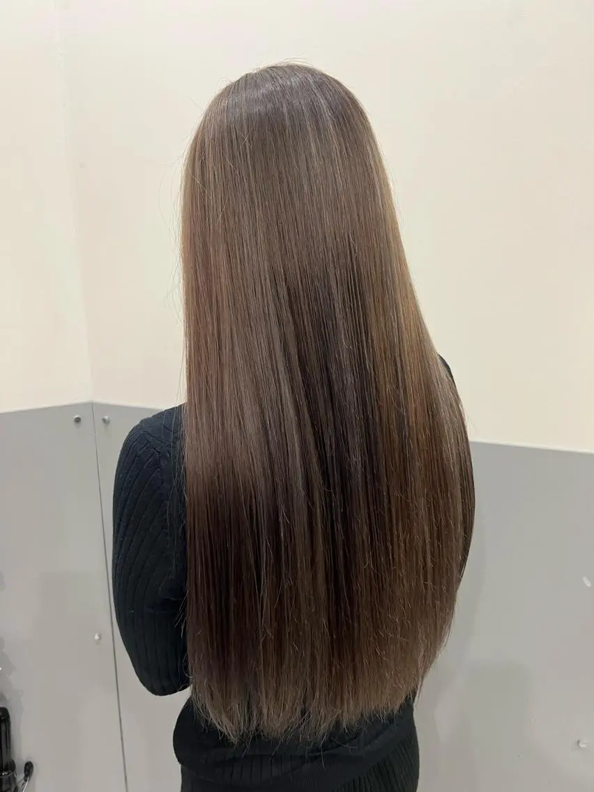 ロング ヘアカラー 花森 捺巳のヘアスタイル
