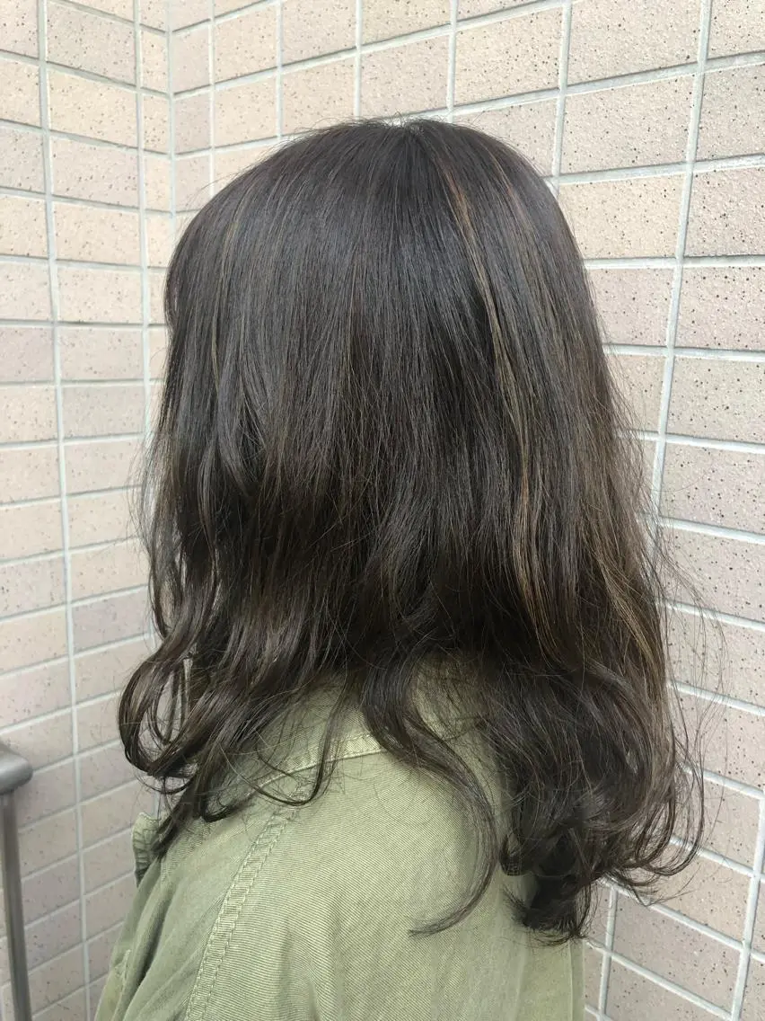 ロング カラー イルミナカラー 佐川 友里のヘアスタイル