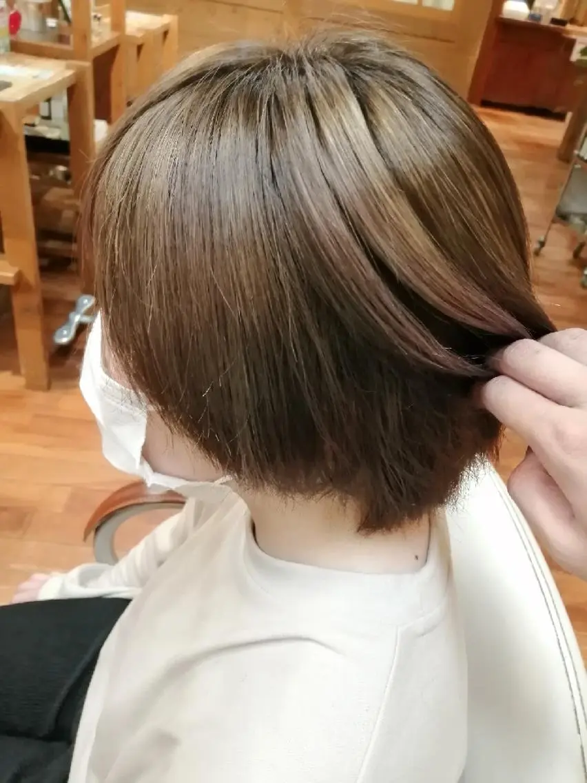ミディアム カラー ハイライトカラー ハイライト ヘアカラー 足立 悠輔のヘアスタイル
