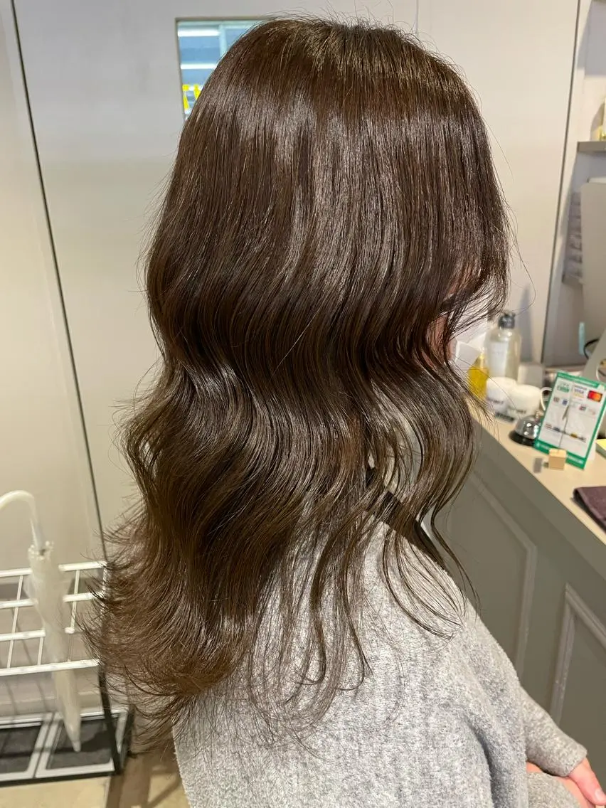 ミディアム カラー 抜け感レイヤー︴ ニュアンスカラーのヘアスタイル