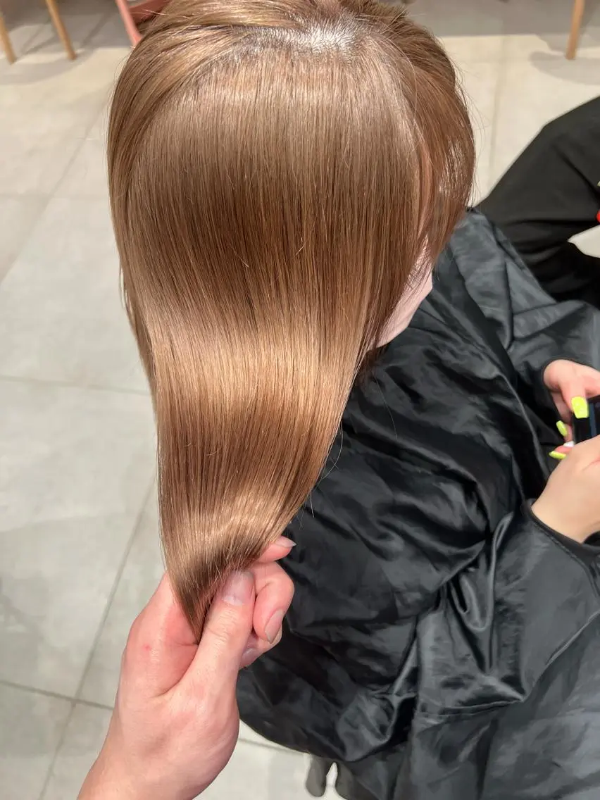 ミディアム カラー ベージュカラー 透明感カラー グレージュ ボブ ヘアカラー トリートメント ヘアセット レイヤー専門家 ダブルカラー修のヘアスタイル