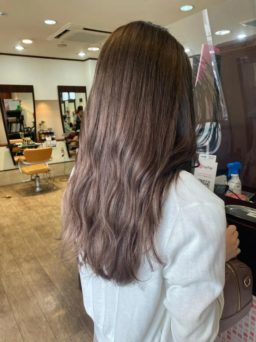 ロング カラー ブリーチ 透明感カラー サプリームヘア 飯田みち瑠のヘアスタイル