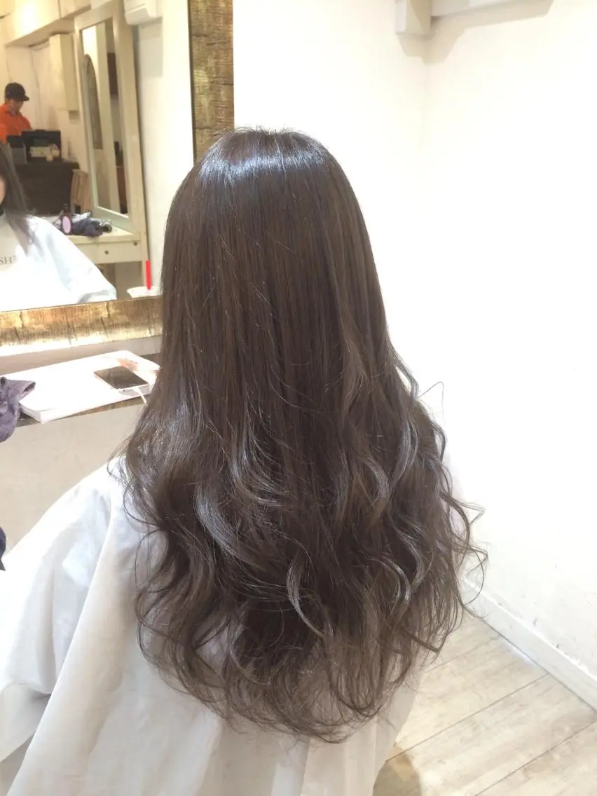 カラー アッシュ アッシュグレー ハイライトカラー K-POP好き美容師 🇰🇷Kai.Yのヘアスタイル