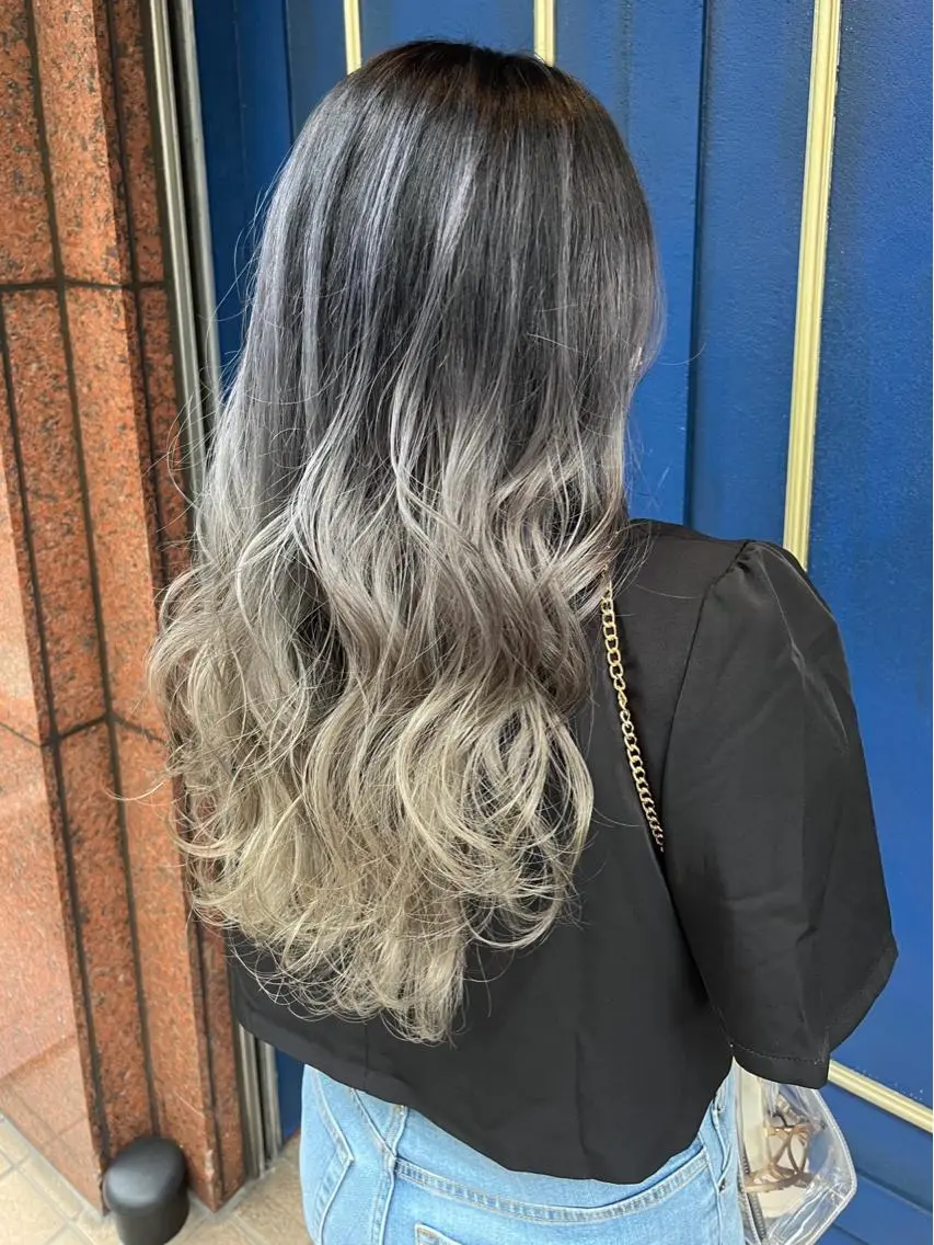 セミロング カラー 🦩レイヤー|透明感 カラー🦩makoのヘアスタイル