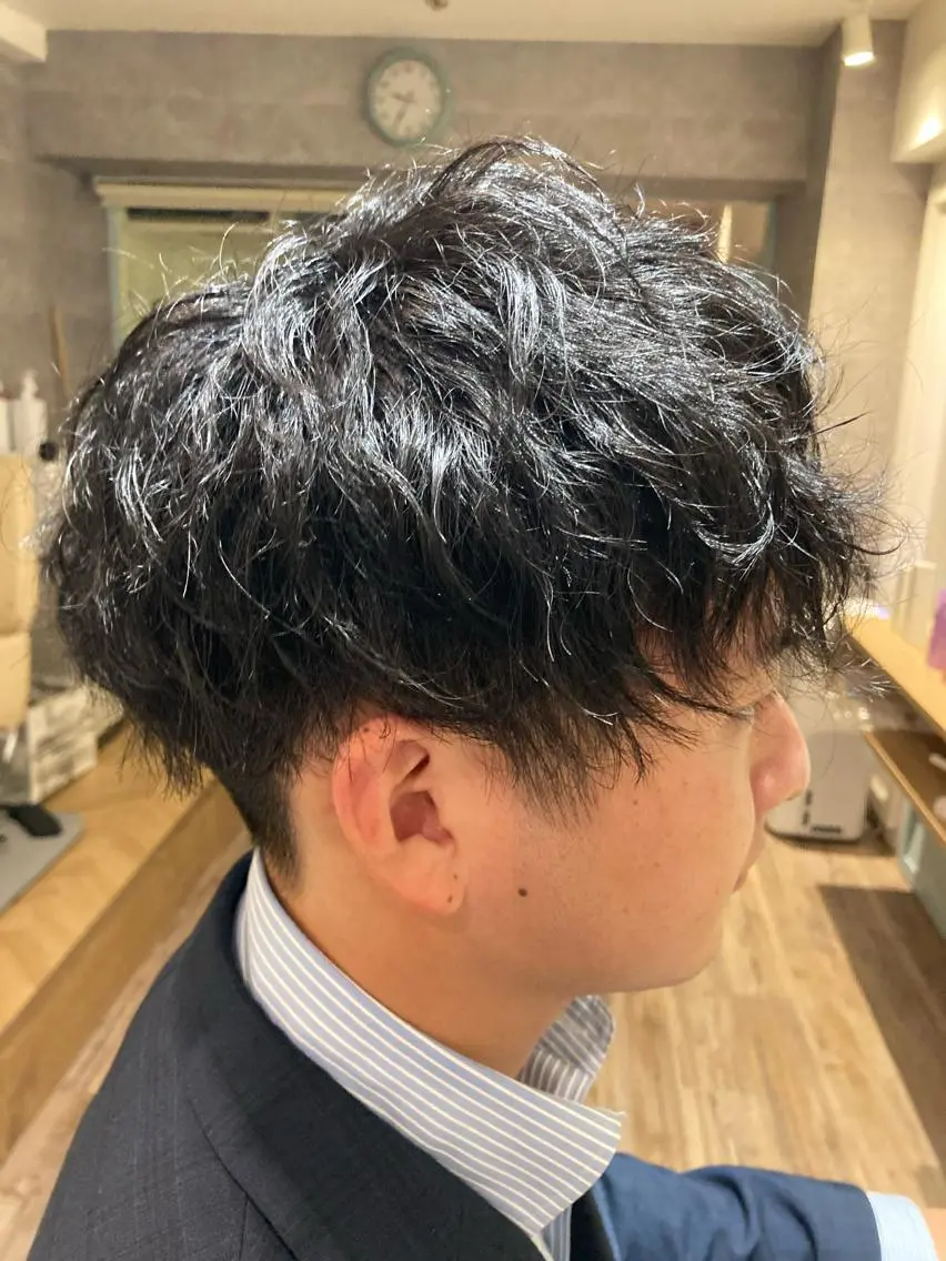 ショート パーマ メンズ メンズパーマ ツイストスパイラルパーマ スパイラルパーマ カット パーマ 内村 純也のヘアスタイル