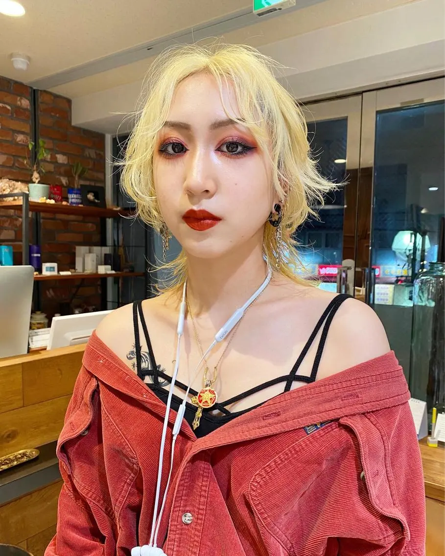 ミディアム ミウ☆ ブリーチダブルカラーのヘアスタイル