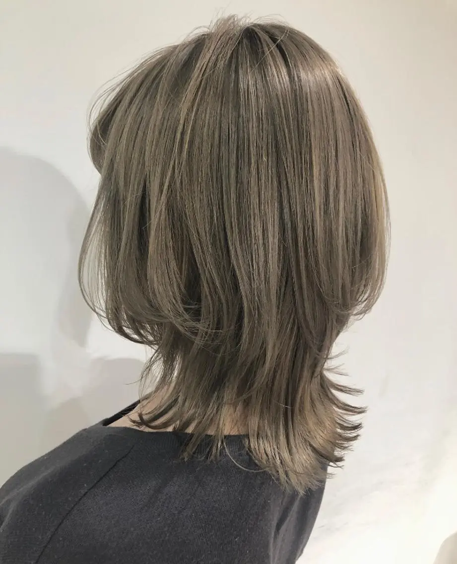 ミディアム カラー ハイトーンカラー レイヤーカット ウルフカット ウルフレイヤー カット ヘアカラー トリートメント scene. haraのヘアスタイル