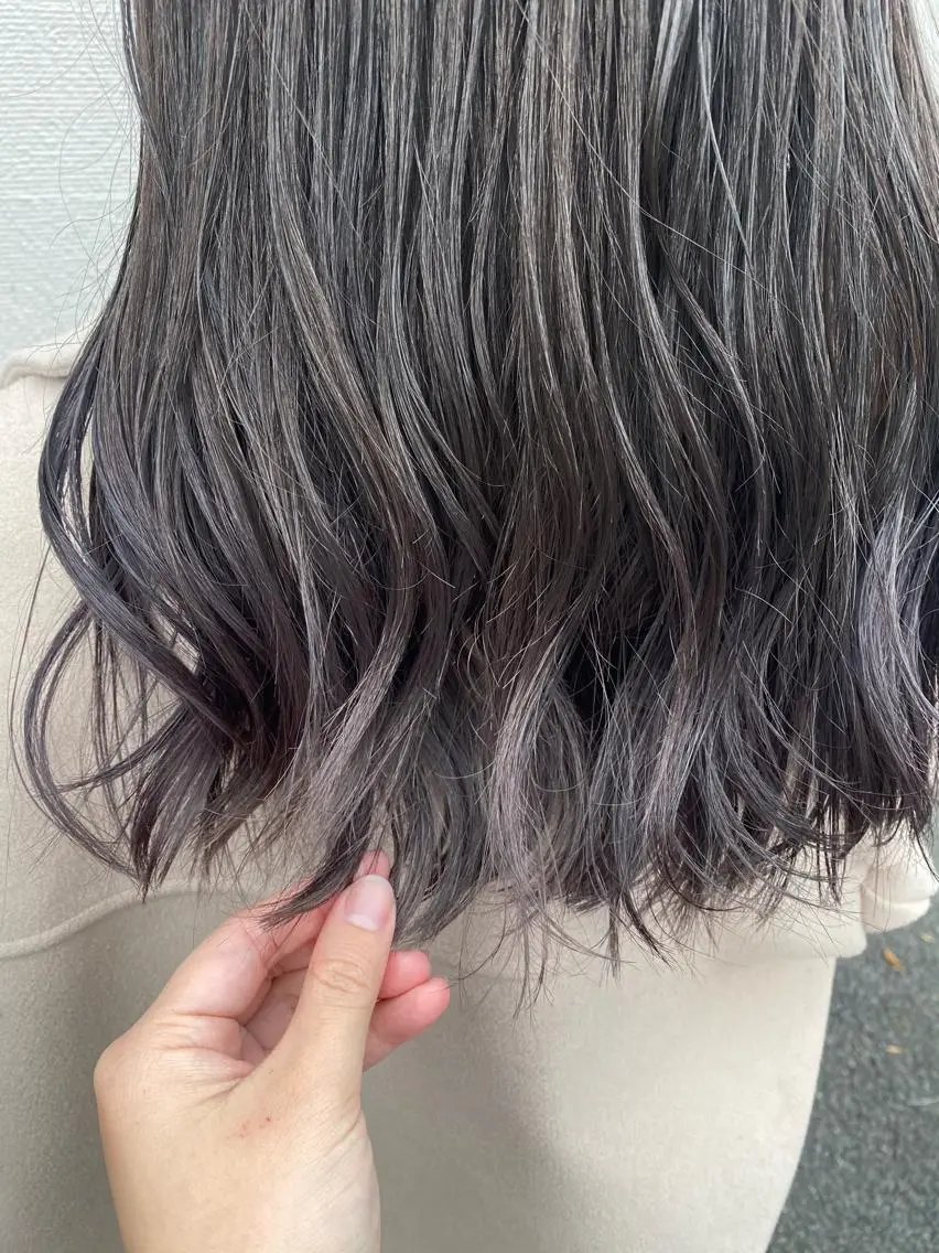 ロング カラー 中川 茜里のヘアスタイル