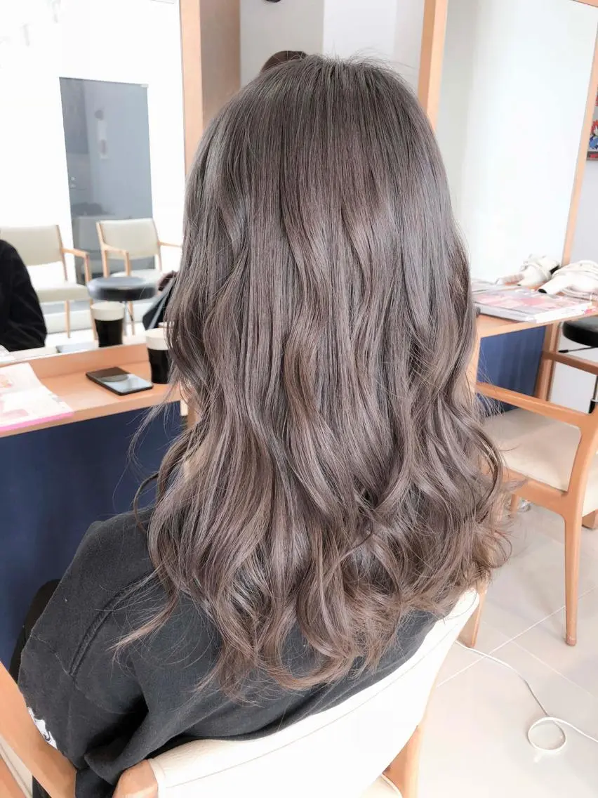 セミロング カラー グレージュ ミルクティーグレージュ ヘアカラー トリートメント Days 透明感カラーのヘアスタイル