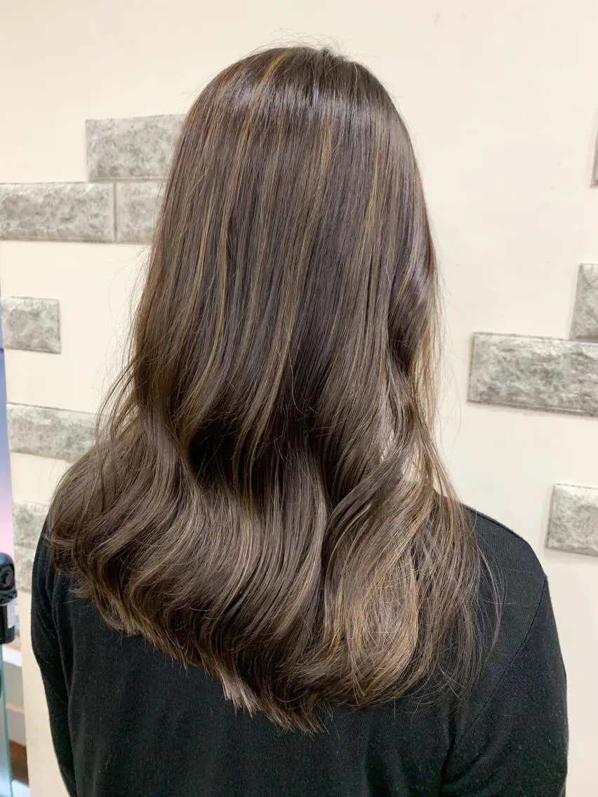 ロング カラー 薄田 珠美のヘアスタイル