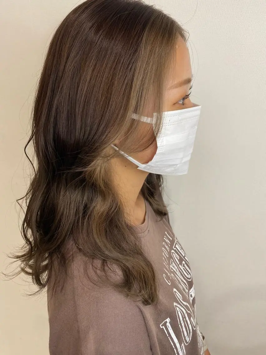 カラー ベージュカラー インナーカラー 林 美月のヘアスタイル