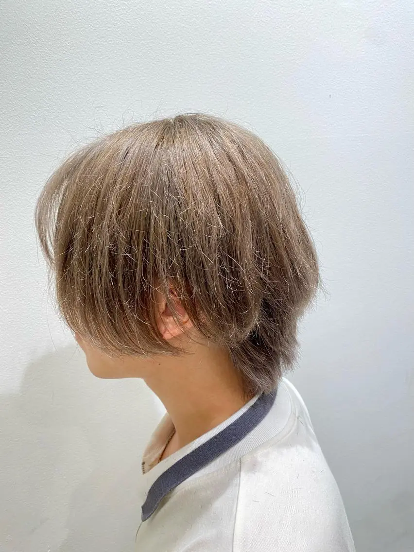 カラー メンズ ベージュカラー ミルクティーベージュ ヘアカラー トリートメント 縮毛矯正/髪質改善 インナーカラーせいぎのヘアスタイル