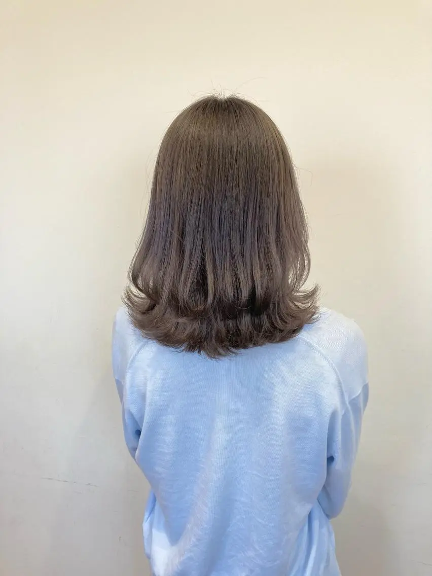 ミディアム レイヤーカット ヘアカラー 梅山 美侑のヘアスタイル