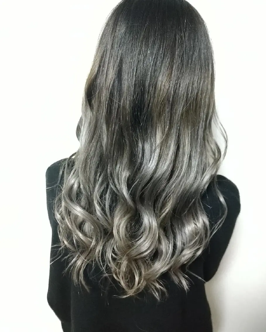 カラー ロング ハイライト 透明感カラー松本のヘアスタイル