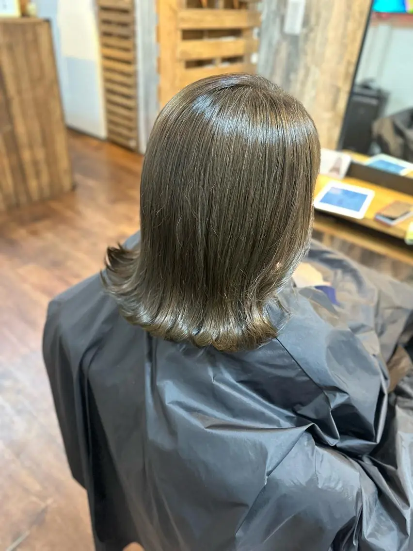 ミディアム カラー オリーブカラー カット ヘアカラー トリートメント Luzir⭐︎ GEN⭐︎のヘアスタイル