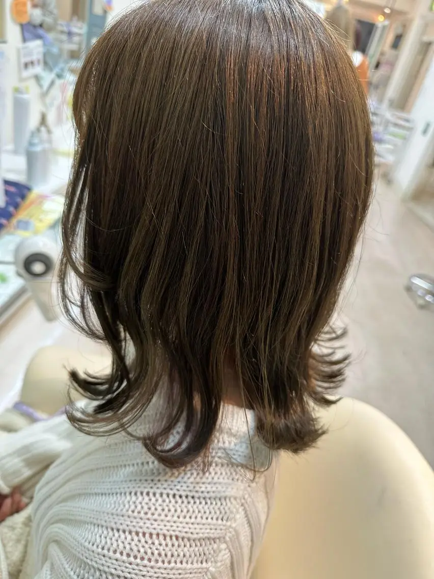 ミディアム カラー ベージュカラー オリーブベージュ おん眉美容師eMu✄ yuka‪🤍のヘアスタイル