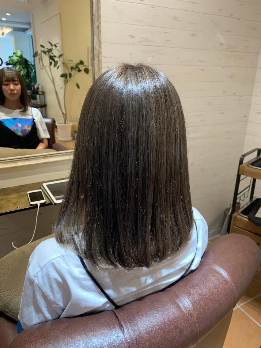 セミロング カラー ブルーカラー ブルージュ 透明感カラー グラデーションカラー グレージュ ✨艶髪✨透明感✨ 山内大樹のヘアスタイル
