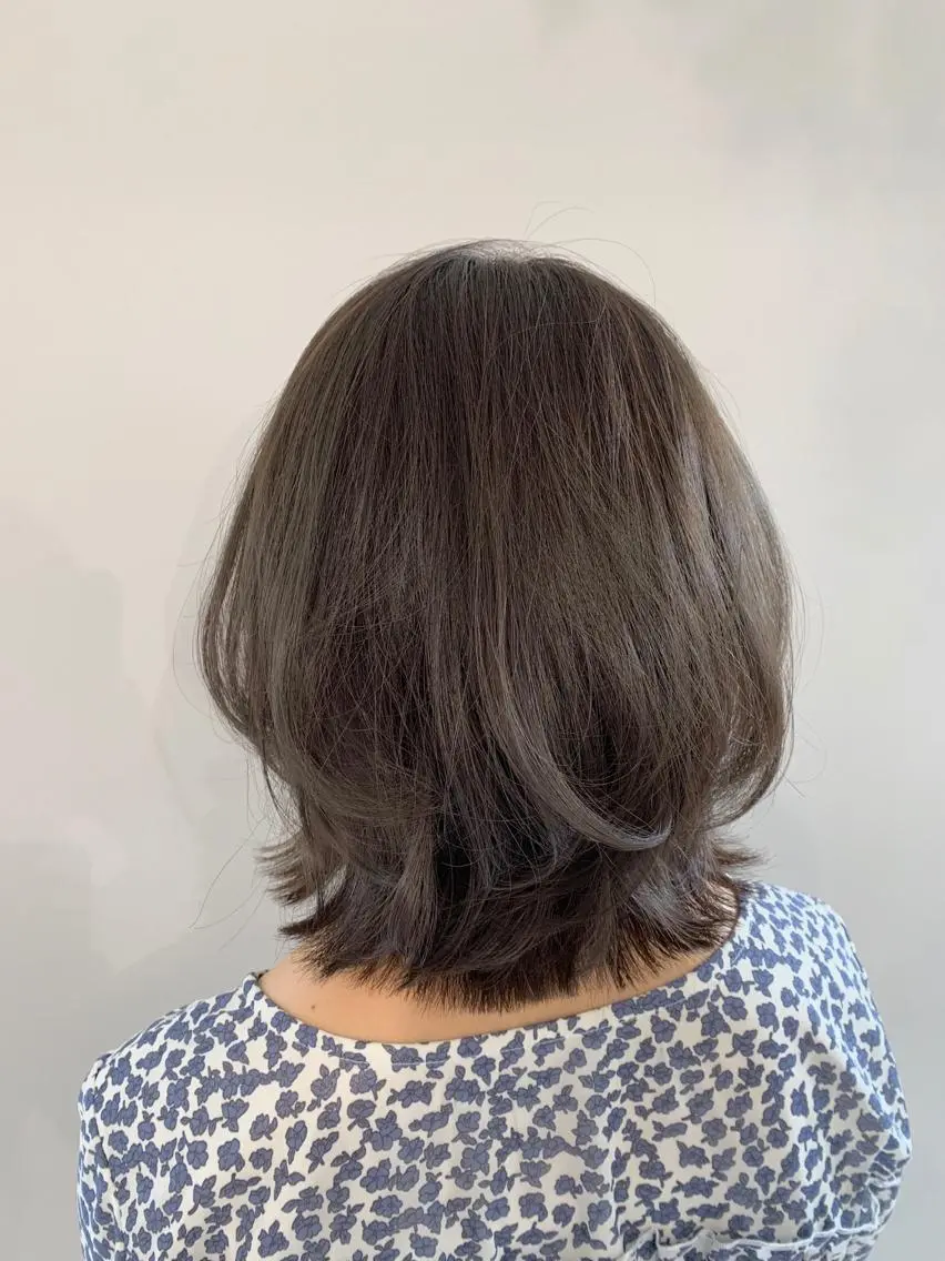 ミディアム カラー パーマ ヘアアレンジ ボブレイヤー アッシュ ベージュカラー ボブ レイヤーカット 加藤 綾華のヘアスタイル