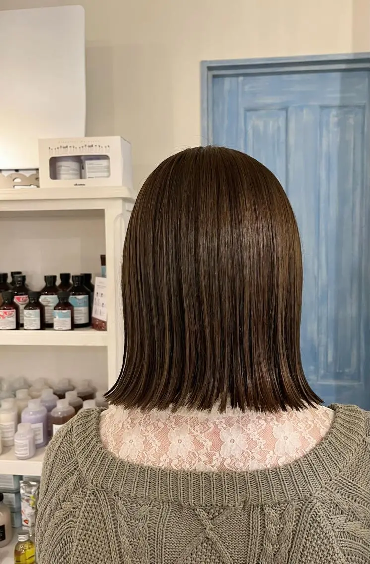 ミディアム カラー ブリーチ グレージュ ブリーチなしカラー よこもり あいのヘアスタイル