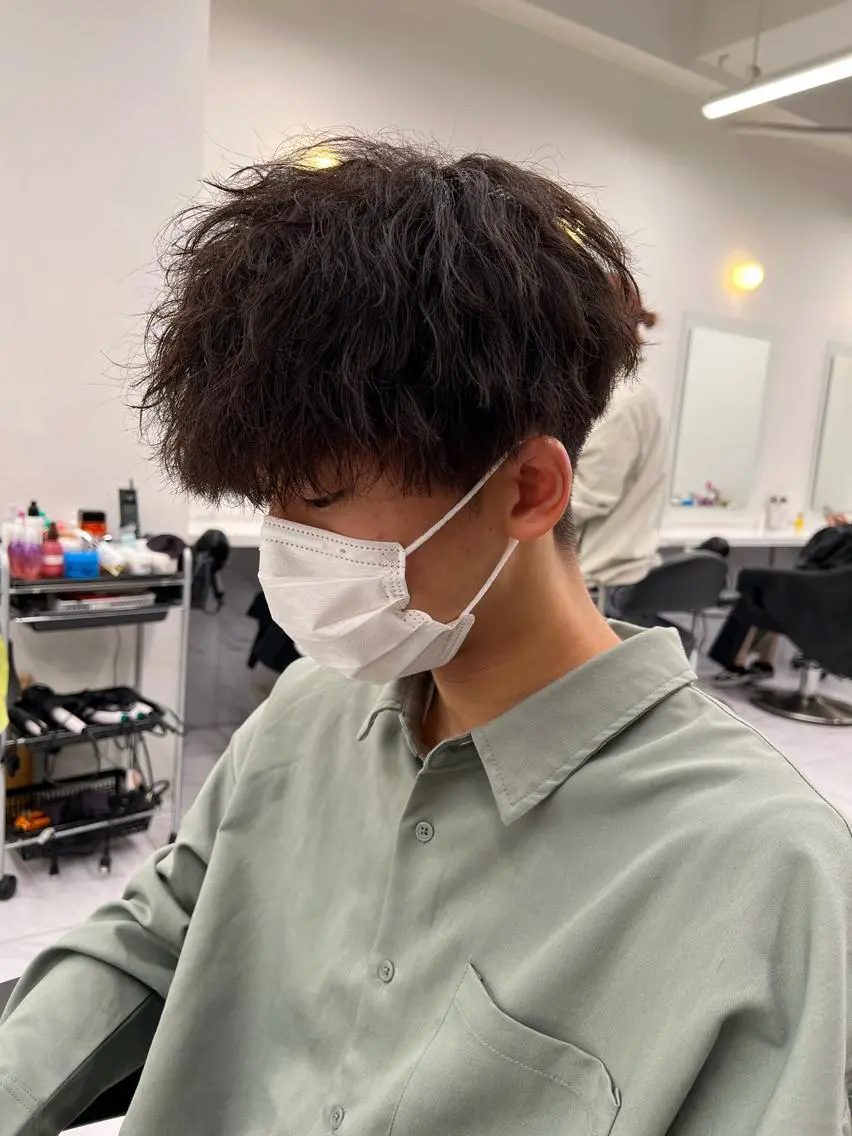 ショート カラー パーマ メンズ センターパート メンズ韓国風 韓国マッシュ マッシュウルフ マッシュ メンズパーマ特化 TAIGAのヘアスタイル