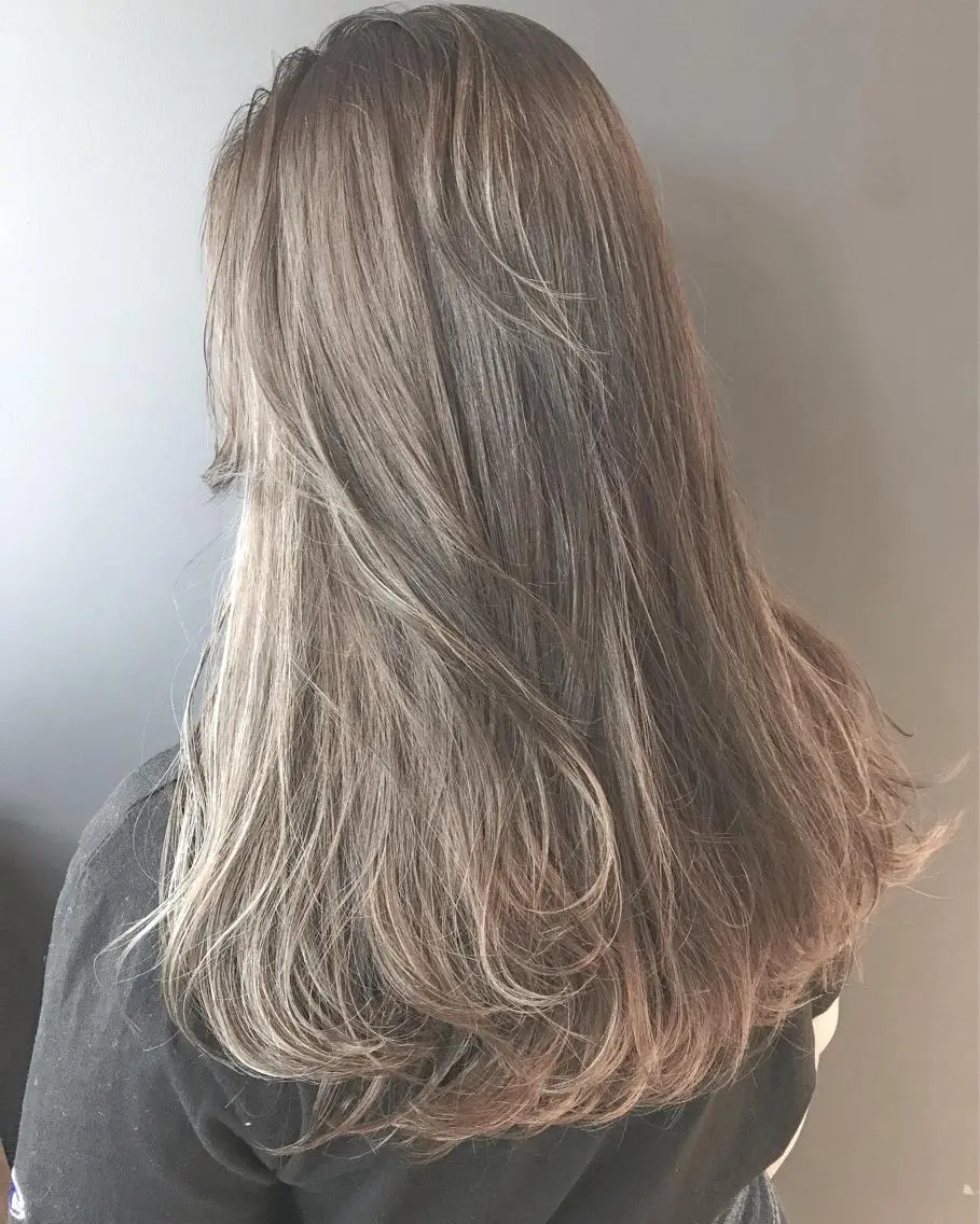 セミロング カラー ベージュカラー ハイライトカラー ハイトーンカラー ハイトーンベージュ ハイライト ヘアカラー BOX mico.のヘアスタイル