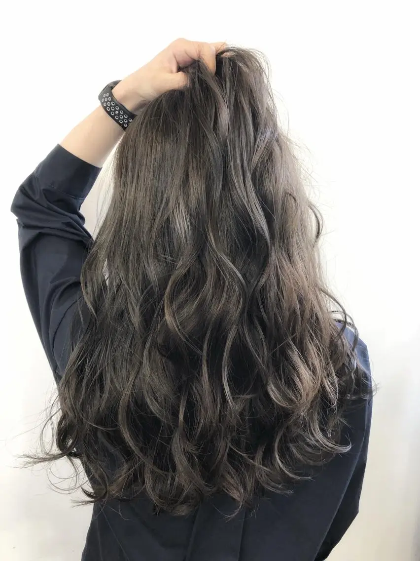 セミロング アッシュ アッシュグレー カット ヘアカラー ハイライト／髪質改善 裕樹のヘアスタイル
