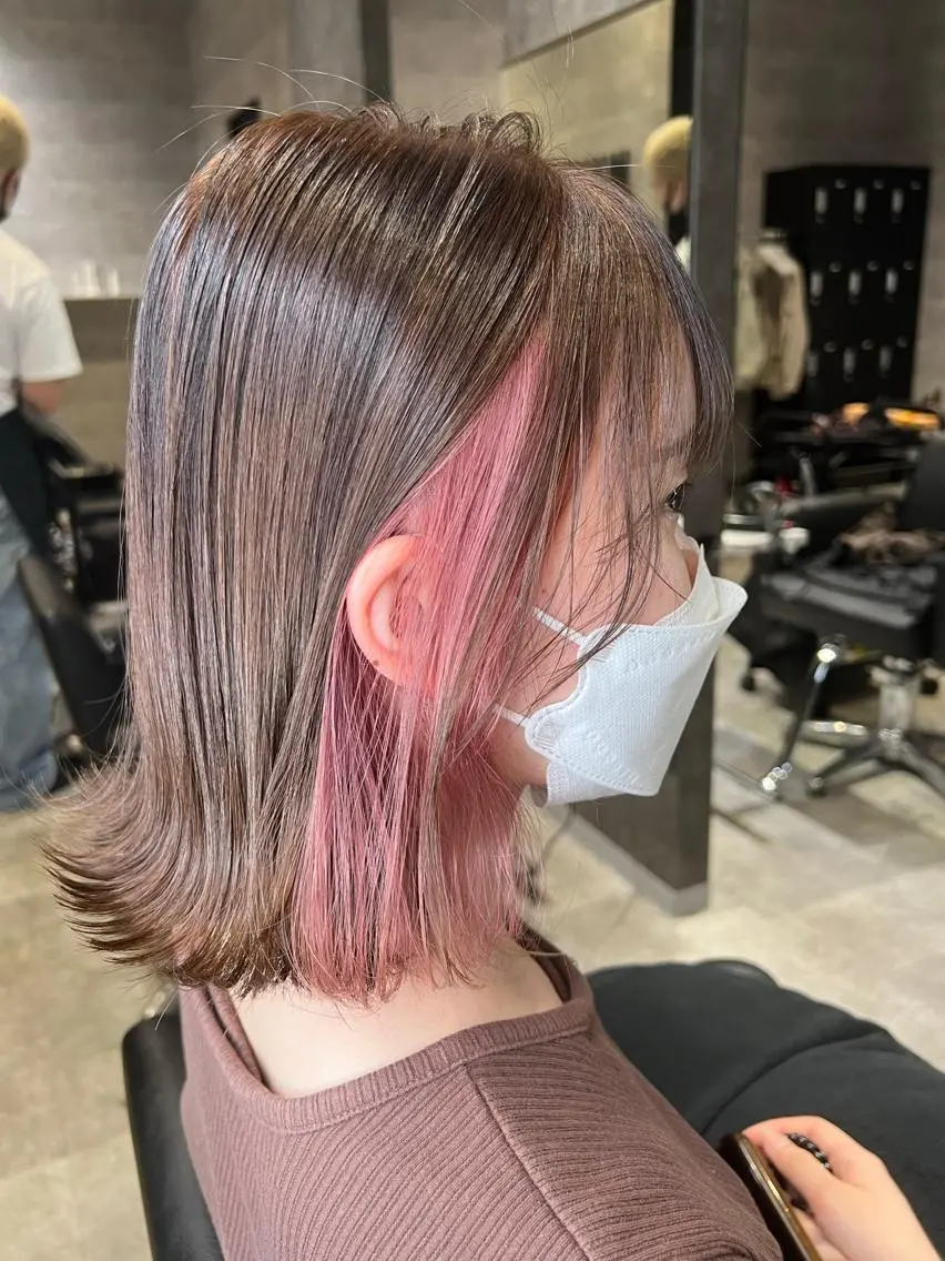 ミディアム カラー ヘアアレンジ ベージュカラー ブリーチ ダブルカラー ミルクティーベージュ ヨシンモリ hiiko顔まわり カットのヘアスタイル