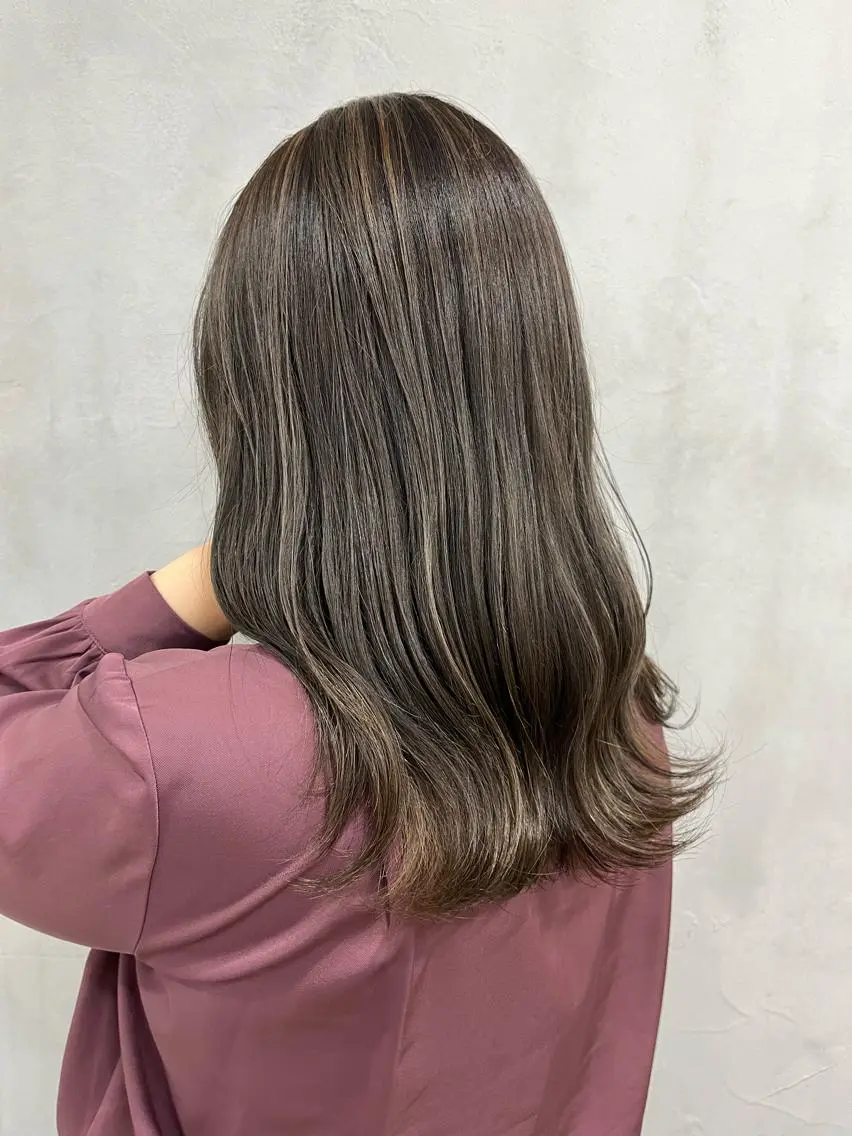 セミロング カラー ハイライトカラー ハイライト 🫧tomoka 透明感カラー🫧のヘアスタイル