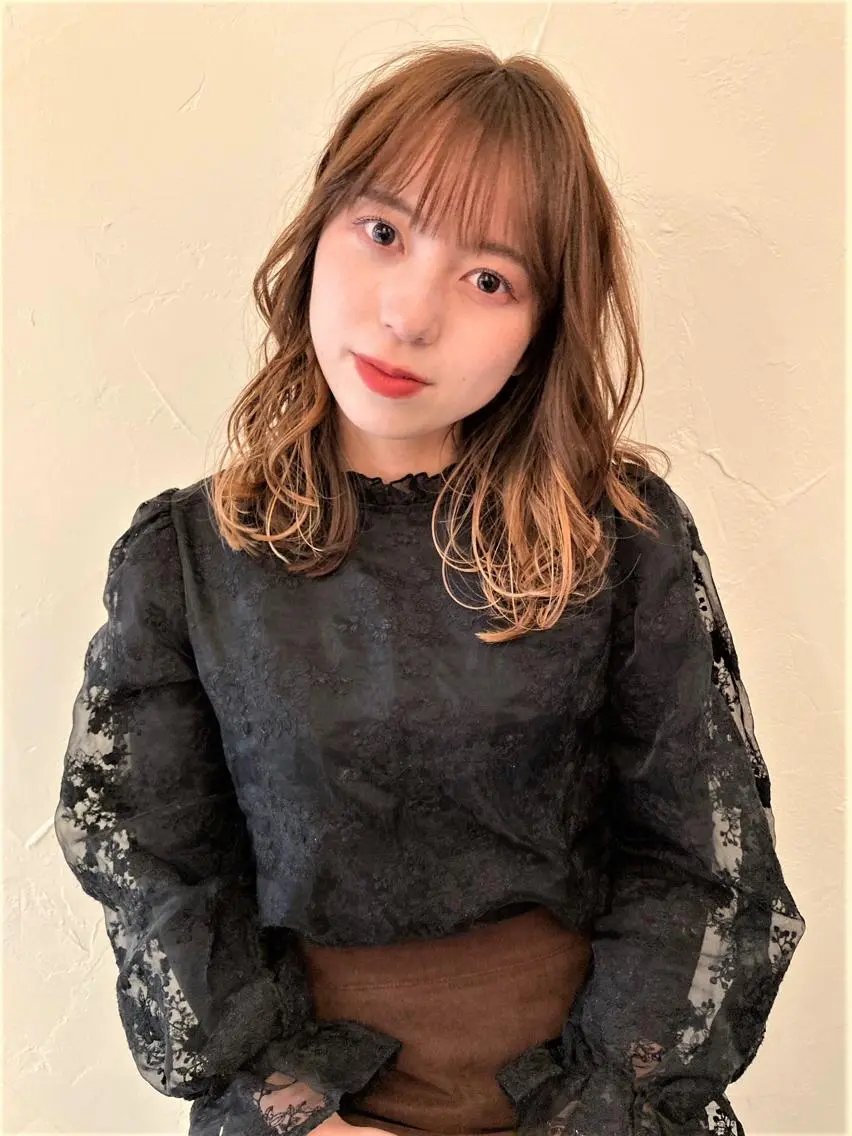 ミディアム シマダ アユミのヘアスタイル