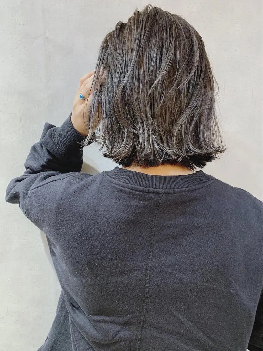 ショート カラー 外ハネヘア _WHITE 難波本店のヘアスタイル