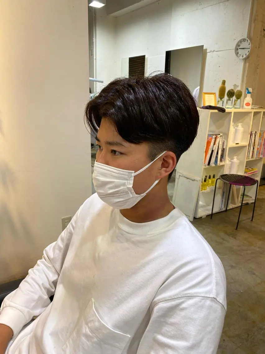 ショート メンズ センターパート JINKIメンズ特化 メンズカットパーマのヘアスタイル