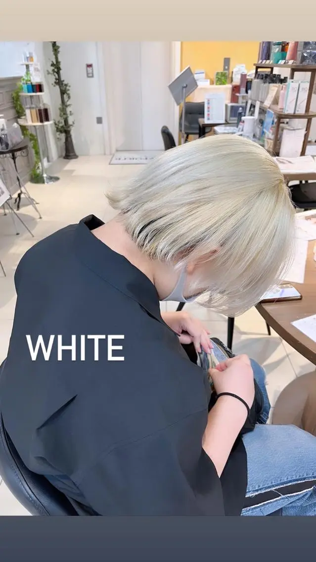 ショート カラー 透明感ハイトーン🦄 キラ🌈のヘアスタイル