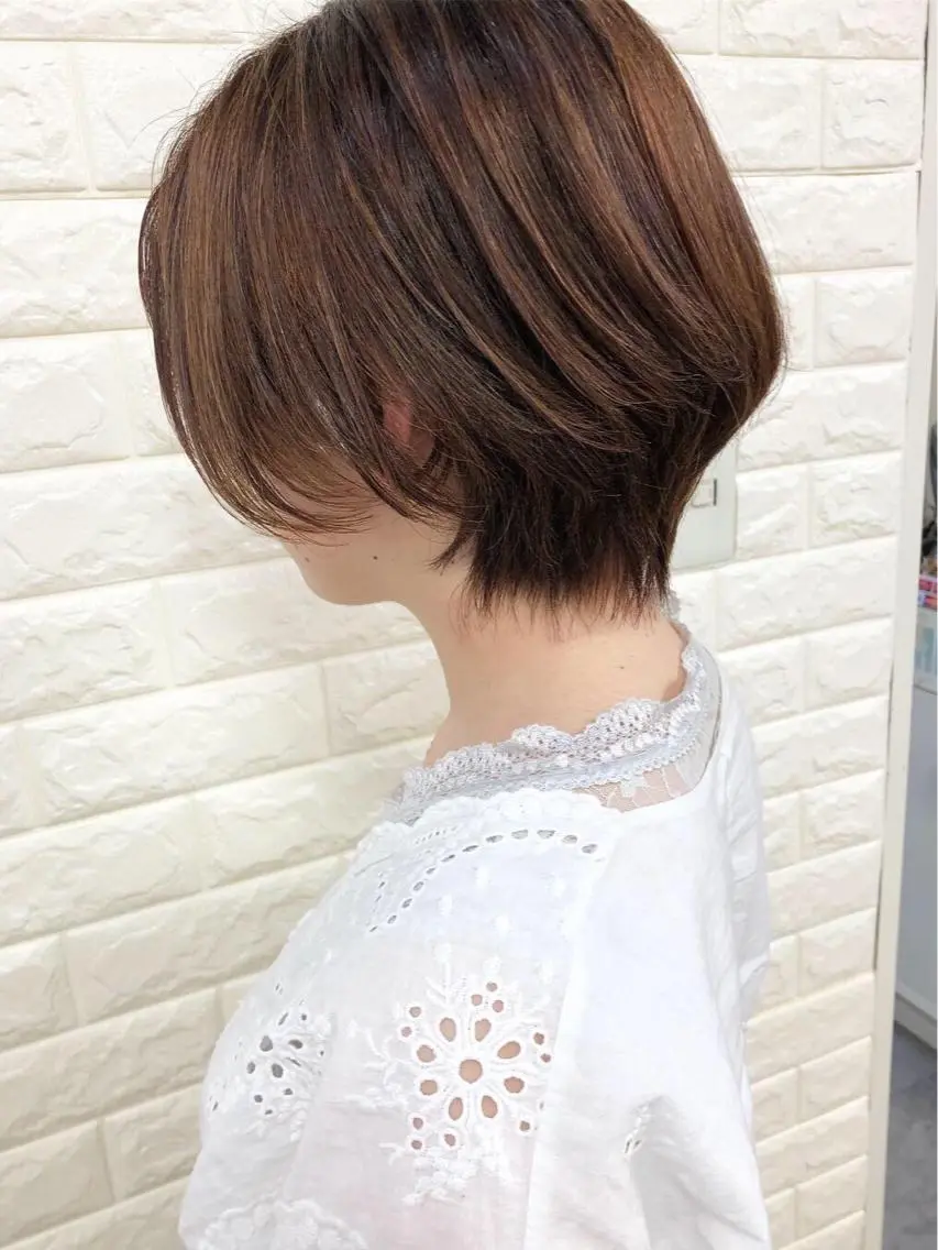 ショート カラー くびれヘア ショートヘア カット トリートメント famille ファミーユのヘアスタイル