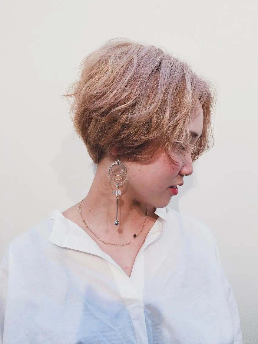 ショート カラー パーマ ハイトーンカラー 高浜 夕海のヘアスタイル