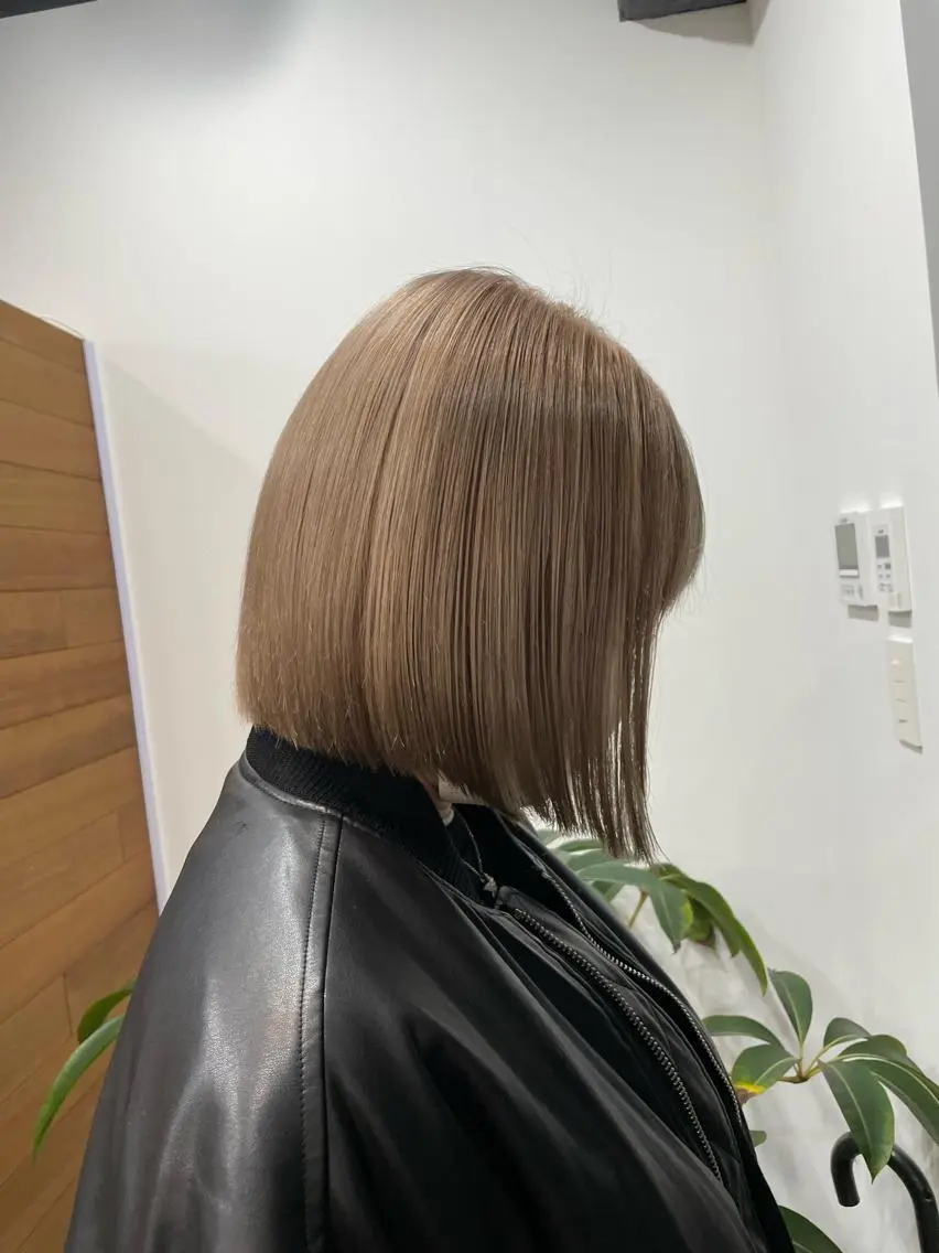 ミディアム カラー ベージュカラー ミルクティーベージュ ミルクティー× グレージュMOMOのヘアスタイル