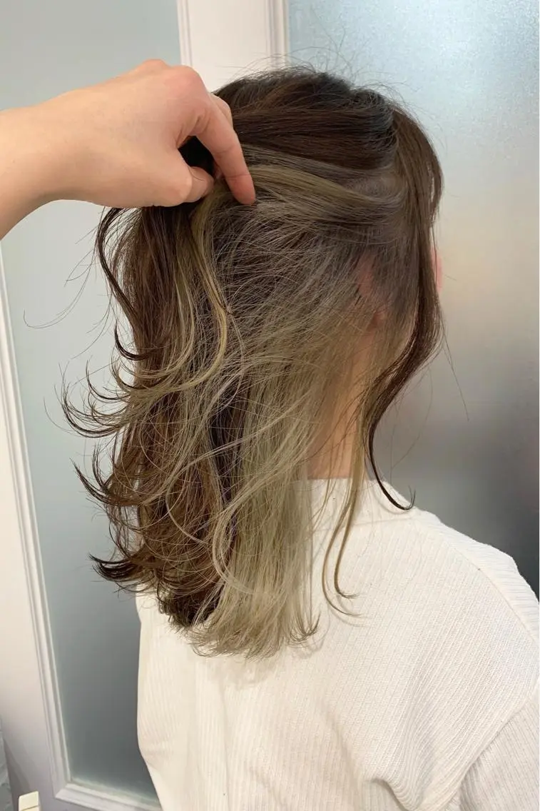 セミロング カラー インナーカラー 加藤 あやみのヘアスタイル