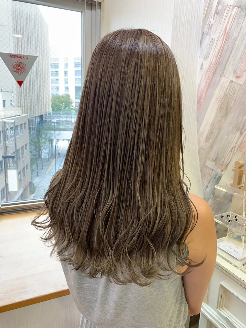 セミロング カラー 艶髪🫧髪質改善 縮毛矯正✨影山湧市のヘアスタイル
