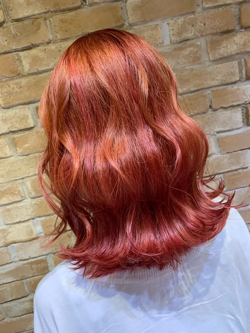 セミロング カラー グラデーションカラー オレンジ レッドカラー 💜Rebre** Mayu💜のヘアスタイル
