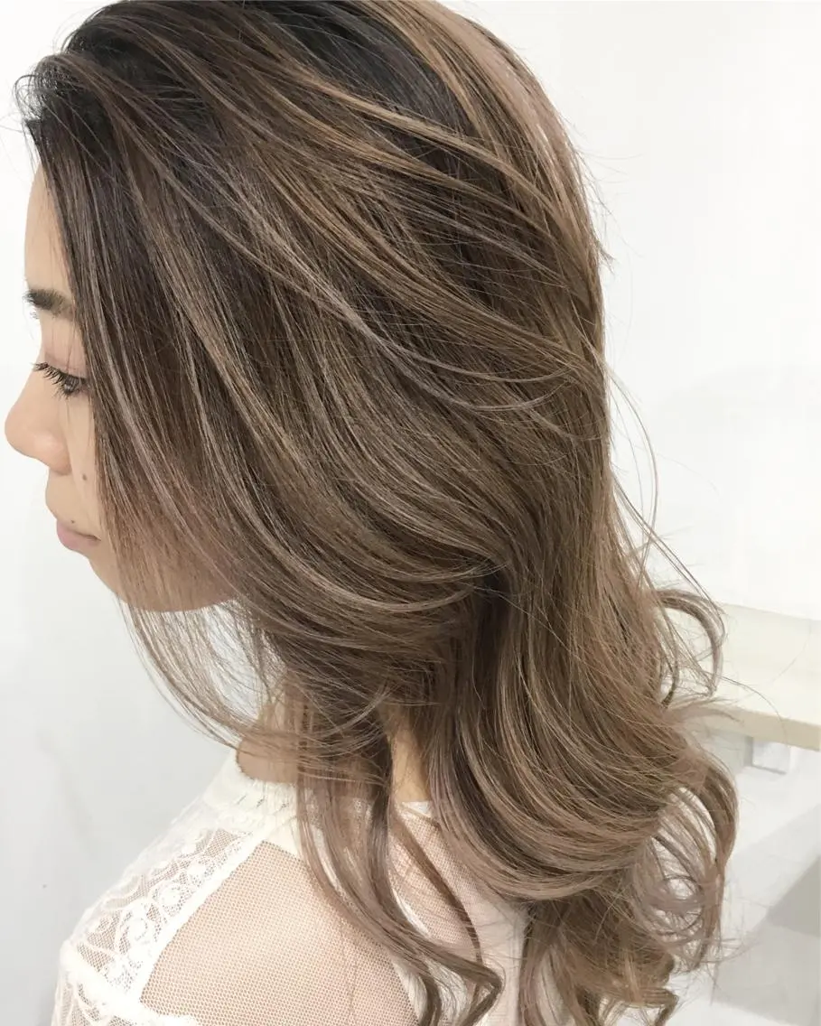 ロング カラー バレイヤージュ デザインカラー ハイライトカラー ハイライト レイヤーカット 武内 由貴のヘアスタイル