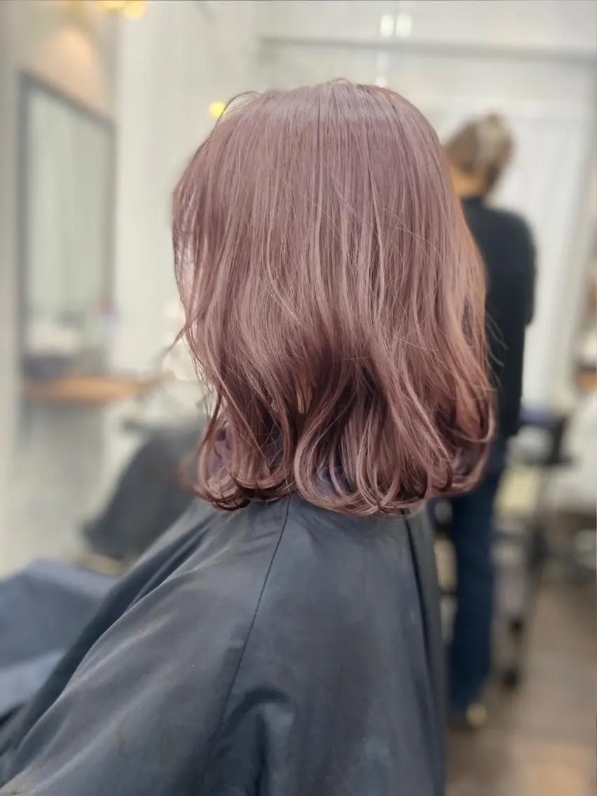 ミディアム カラー パーマ ヘアアレンジ メンズ キッズ ネイル マツエク・マツパ アイブロウ アッシュ ベージュカラー ケアカラー 透明感カラー ピンクカラー カット ヘアカラー トリートメント ヘッドスパ 久木原 ゆりのヘアスタイル