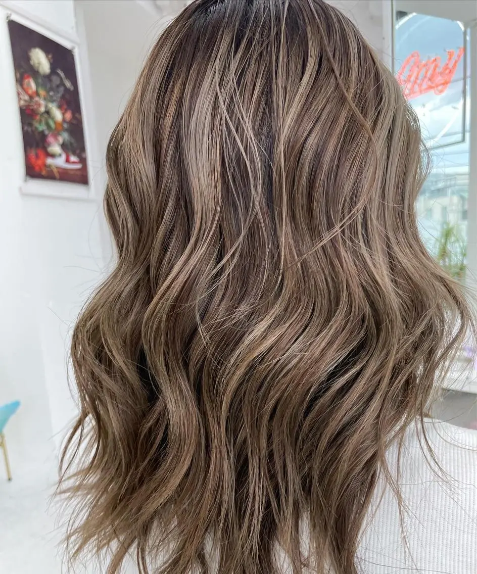 セミロング カラー ブリーチ ケアブリーチ ハイライトカラー ハイライト トリートメント レイヤーカット💖 Kaedeのヘアスタイル